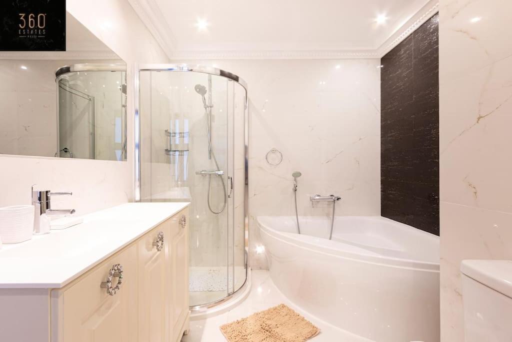 One Of A Kind, Seafront Property In St Georges Bay By 360 Estates San Julián Exterior foto